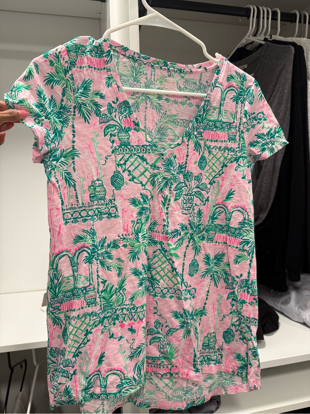 Lily Pulitzer Women’s Pink & Green Tropical V-Neck tunic top